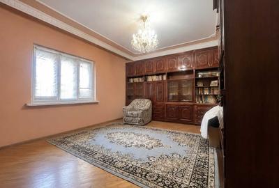 Casă cu 4 camere în Nicolina