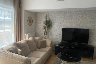 Apartament cu 3 camere semidecomandat în Băneasa