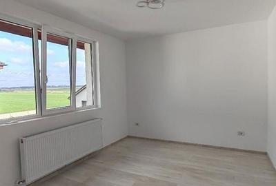Casă cu 4 camere cu Teren 330 Mp în Domnești