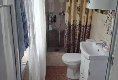 Casă cu Teren 666 Mp în Calotești - 1