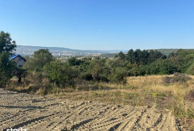 Teren de 920 mp, în Iris