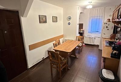 Apartament cu 4 camere decomandat în Bucovina