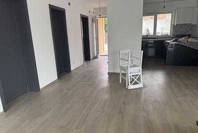 Casă cu 3 camere cu Teren 500 Mp în Sânmihaiu Român