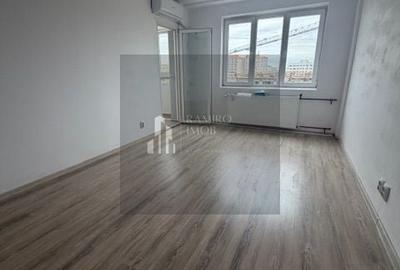 Apartament cu 3 camere decomandat în Titan