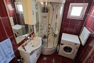 Apartament cu 3 camere decomandat în Republicii