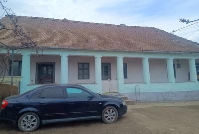 Casă cu Teren 2900 Mp în Sâncel