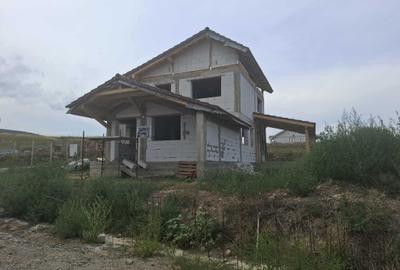 Casă cu 4 camere în Zăvoi - 2
