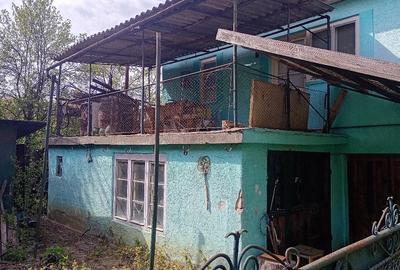Casă cu Teren 900 Mp în Central - 2