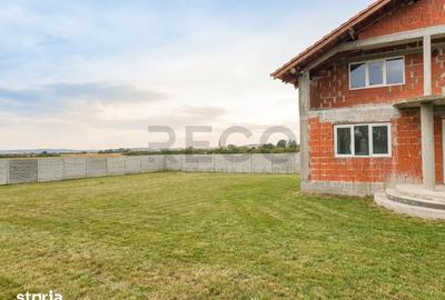 Casă cu 5 camere cu Teren 900 Mp în Tileagd - 1