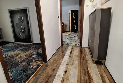 Apartament cu 3 camere semidecomandat în Central