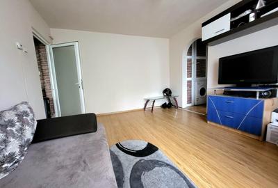 Apartament cu 2 camere semidecomandat în Micro 6 - 2
