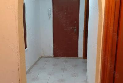 Apartament cu 2 camere decomandat în Calarași 4