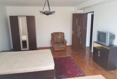 Garsonieră decomandată, mobilată în Teilor - 1