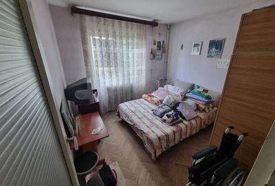 Apartament cu 3 camere semidecomandat în Km 4-5 - 2