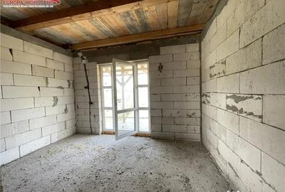 Casă cu 4 camere cu Teren 1600 Mp în Malcoci - 6