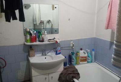 Casă cu 4 camere în Bănești