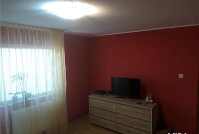 Apartament cu 3 camere decomandat în UMT - 4