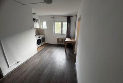 Apartament cu 2 camere nedecomandat în Podu Roș