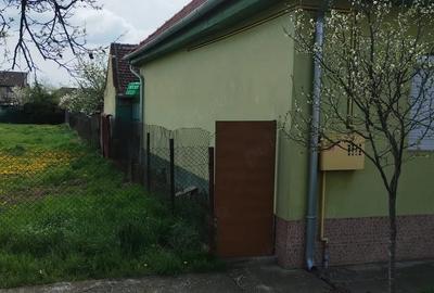 Casă cu 4 camere cu Teren 376 Mp în Ghirodei