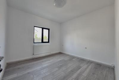 Casă individuală cu 4 camere cu Teren 220 Mp în Est - 2