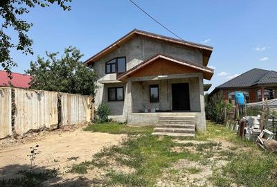 Casă cu 4 camere în Exterior Vest