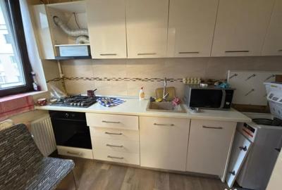 Apartament cu 3 camere semidecomandat în 9 Mai - 7