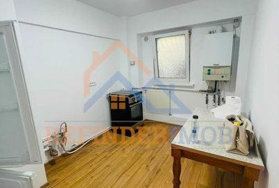 Apartament cu 4 camere decomandat în Tineretului