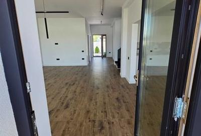 Casă cu 4 camere cu Teren 164 Mp în Corbeanca