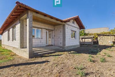 Casă individuală cu 3 camere cu Teren 1481 Mp în Șimand