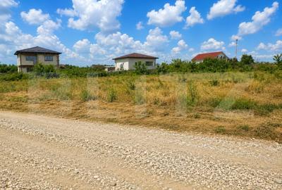 Teren de 302 mp, în Malu Mare