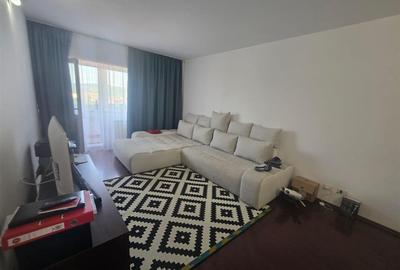 Apartament cu 3 camere decomandat, mobilat în Central