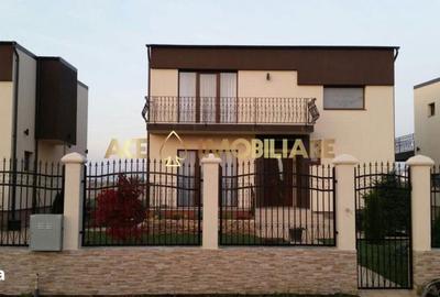 Casă cu 4 camere cu Teren 800 Mp în Central - 2