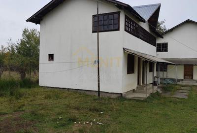 Casă cu 4 camere cu Teren 11250 Mp în Ștubeiu - 1