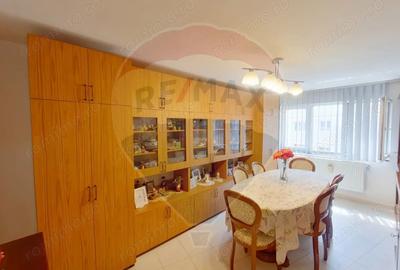 Apartament cu 4 camere decomandat în Central - 8