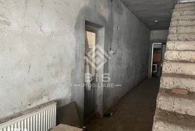 Casă cu 7 camere cu Teren 467 Mp în Central - 12