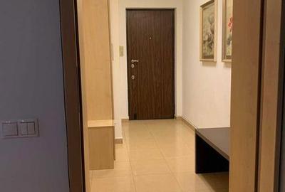 Apartament cu 3 camere în Văcăresti