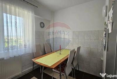 Apartament cu 3 camere decomandat în Burdujeni