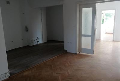 Apartament cu 3 camere semidecomandat în Armeneasca - 9