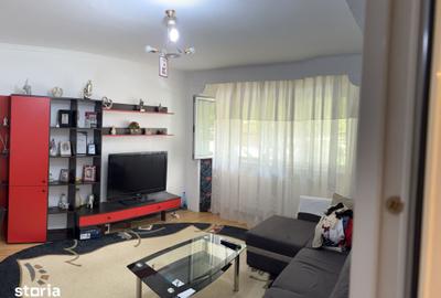 Apartament cu 3 camere decomandat în Prundu