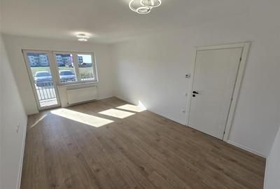 Apartament cu 3 camere decomandat în Tractorul - 1