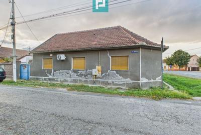Casă individuală cu 8 camere cu Canalizare în Pârneava - 1
