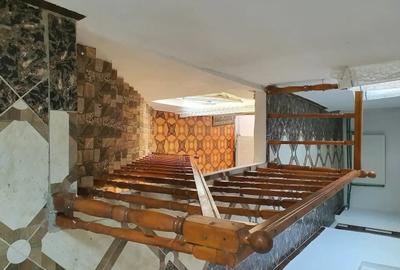 Casă cu 5 camere cu Teren 990 Mp în Sânmihaiu Român - 4