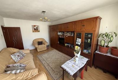 Apartament cu 3 camere decomandat, mobilat în Dacia