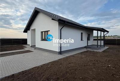 Casă cu 3 camere în Ciurbești