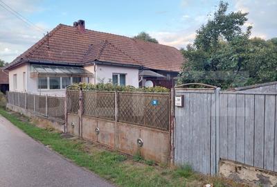 Casă individuală cu 3 camere cu Canalizare în Cornești