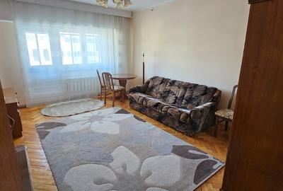 Apartament cu 4 camere decomandat în Gară