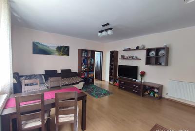 Apartament cu 3 camere semidecomandat în Florești