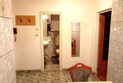 Garsonieră decomandată în Decebal - 1