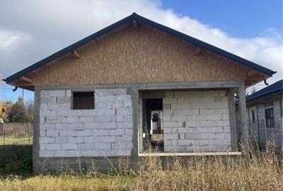 Casă cu 3 camere cu Teren 500 Mp în Popricani