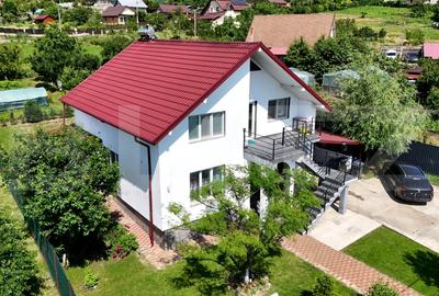 Casă individuală cu 6 camere cu Canalizare în Dorobanți